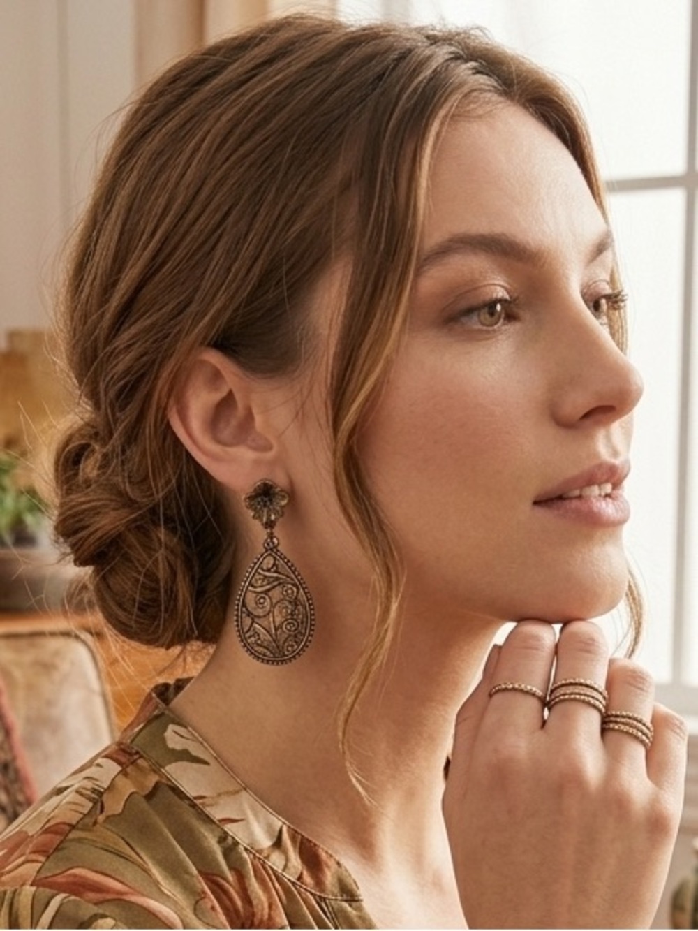 1928 Vintage bronze / gold-tone scalloped teardrop filigree drop earrings dangle
